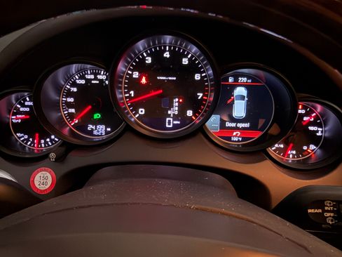 Used 2012 Porsche Cayenne AWD/4WD image 8
