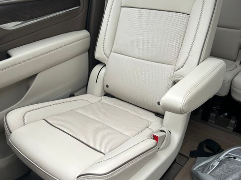 Used 2024 GMC Yukon XL Denali w/ Max Trailering Package image 11