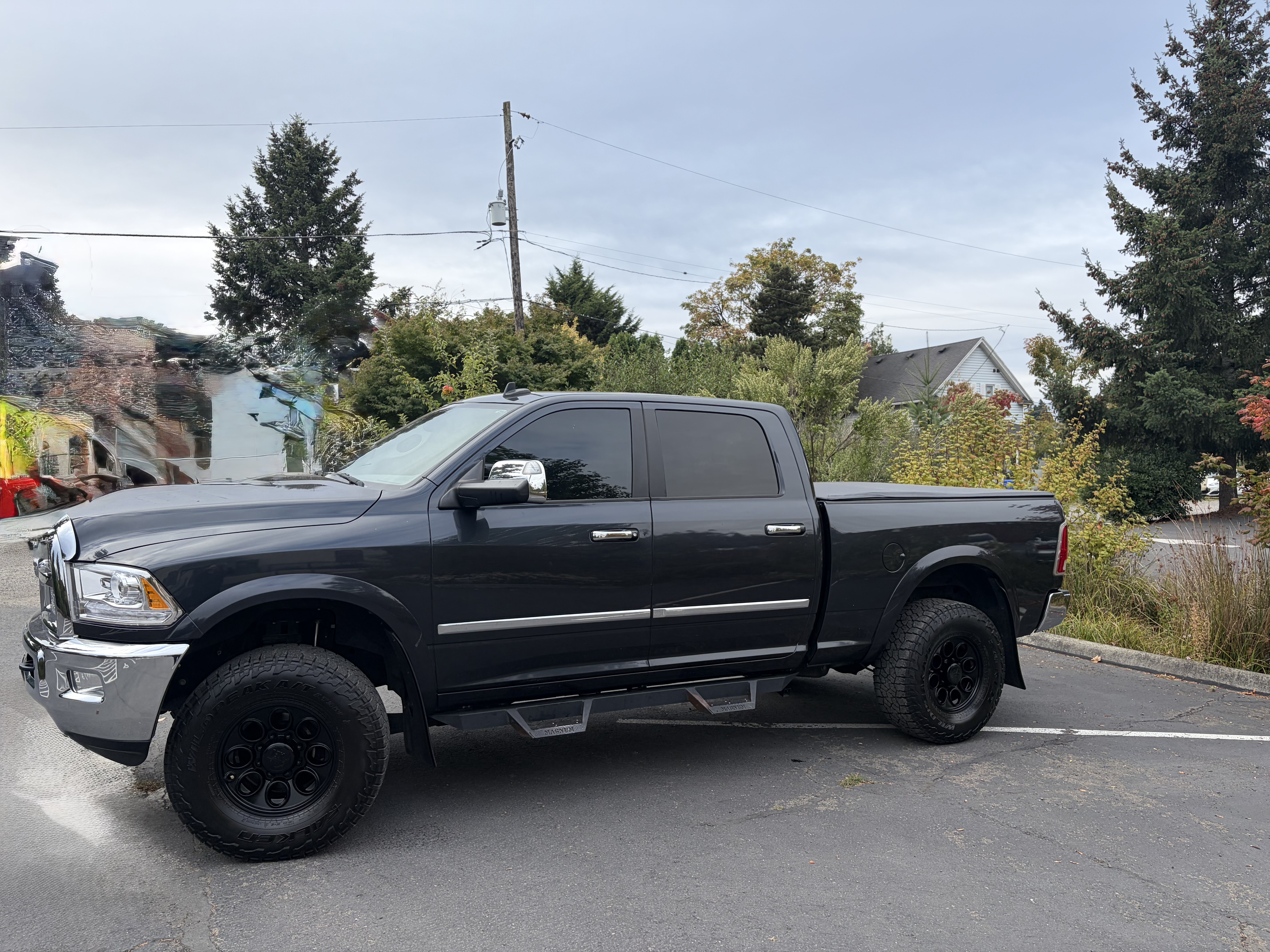 Used 2014 RAM 2500 Laramie w/ Convenience Group AWD/4WD image 2