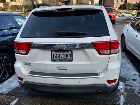 Used 2011 Jeep Grand Cherokee Limited image 1