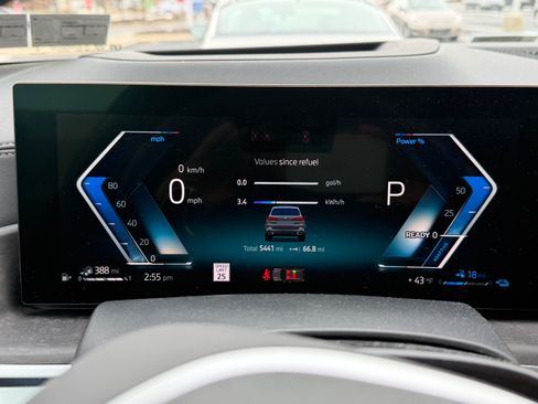 Used 2025 BMW X5 xDrive50e w/ M Sport Package image 10