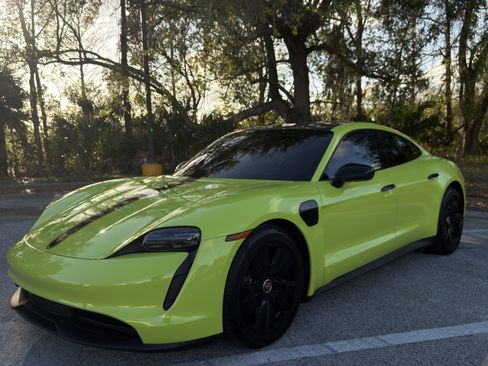 Used 2022 Porsche Taycan image 2