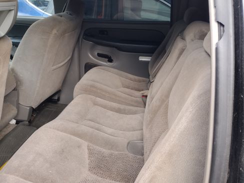Used 2003 Chevrolet Suburban LS image 6