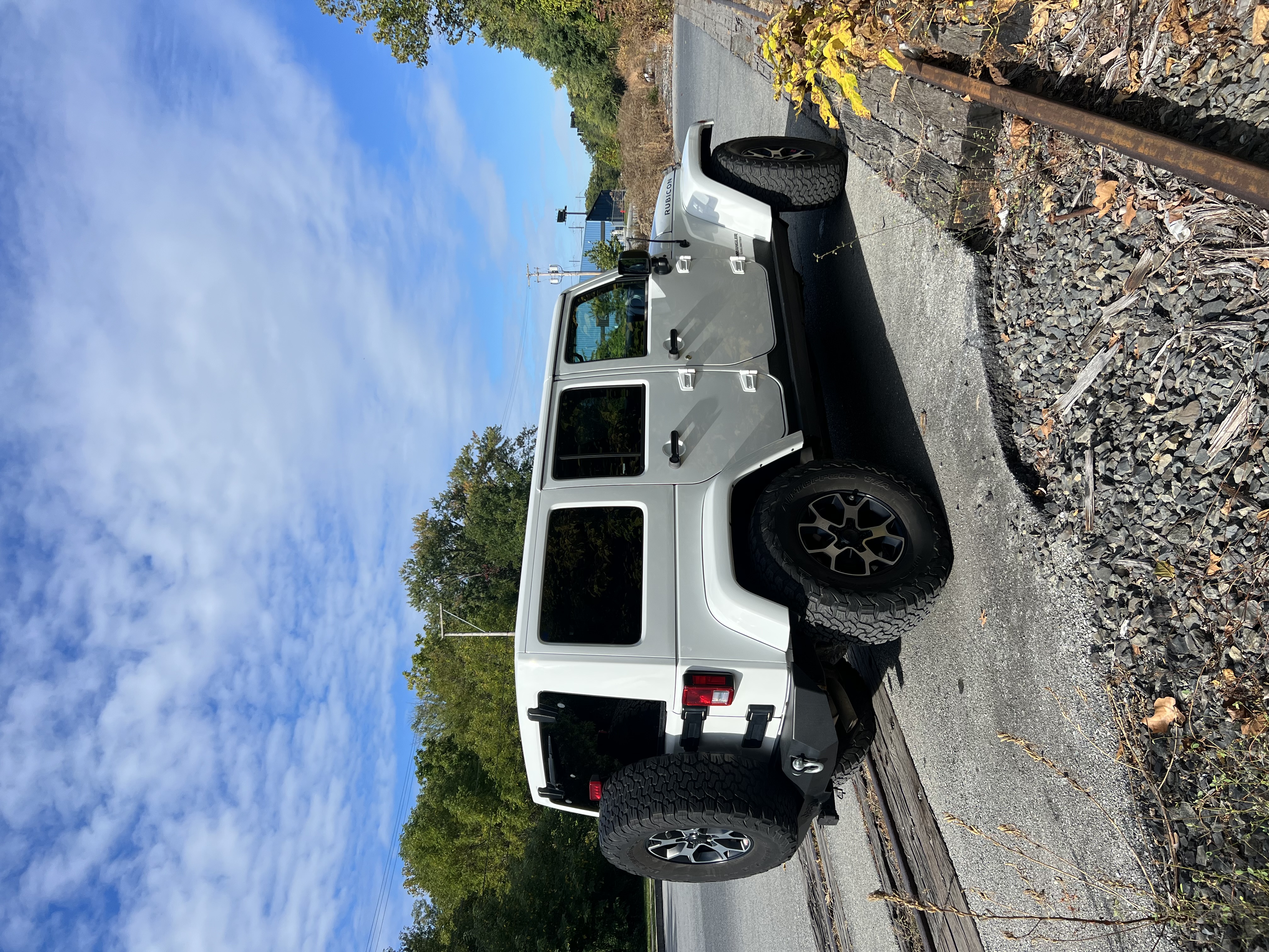 Used 2014 Jeep Wrangler Unlimited Rubicon w/ Connectivity Group AWD/4WD image 6