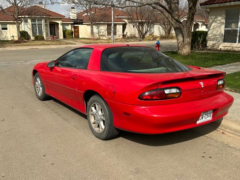 Used 2002 Chevrolet Camaro Coupe 2D image 4
