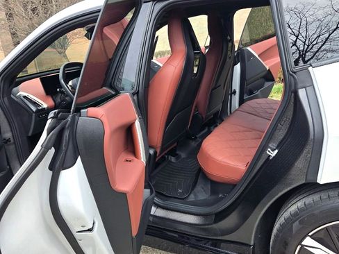 Used 2023 BMW iX xDrive50 w/ Premium Package image 13