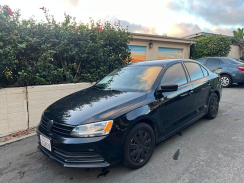 Used 2015 Volkswagen Jetta S image 1