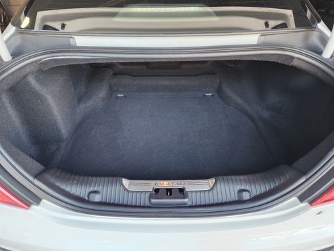 Used 2016 Jaguar XJ R-Sport image 6