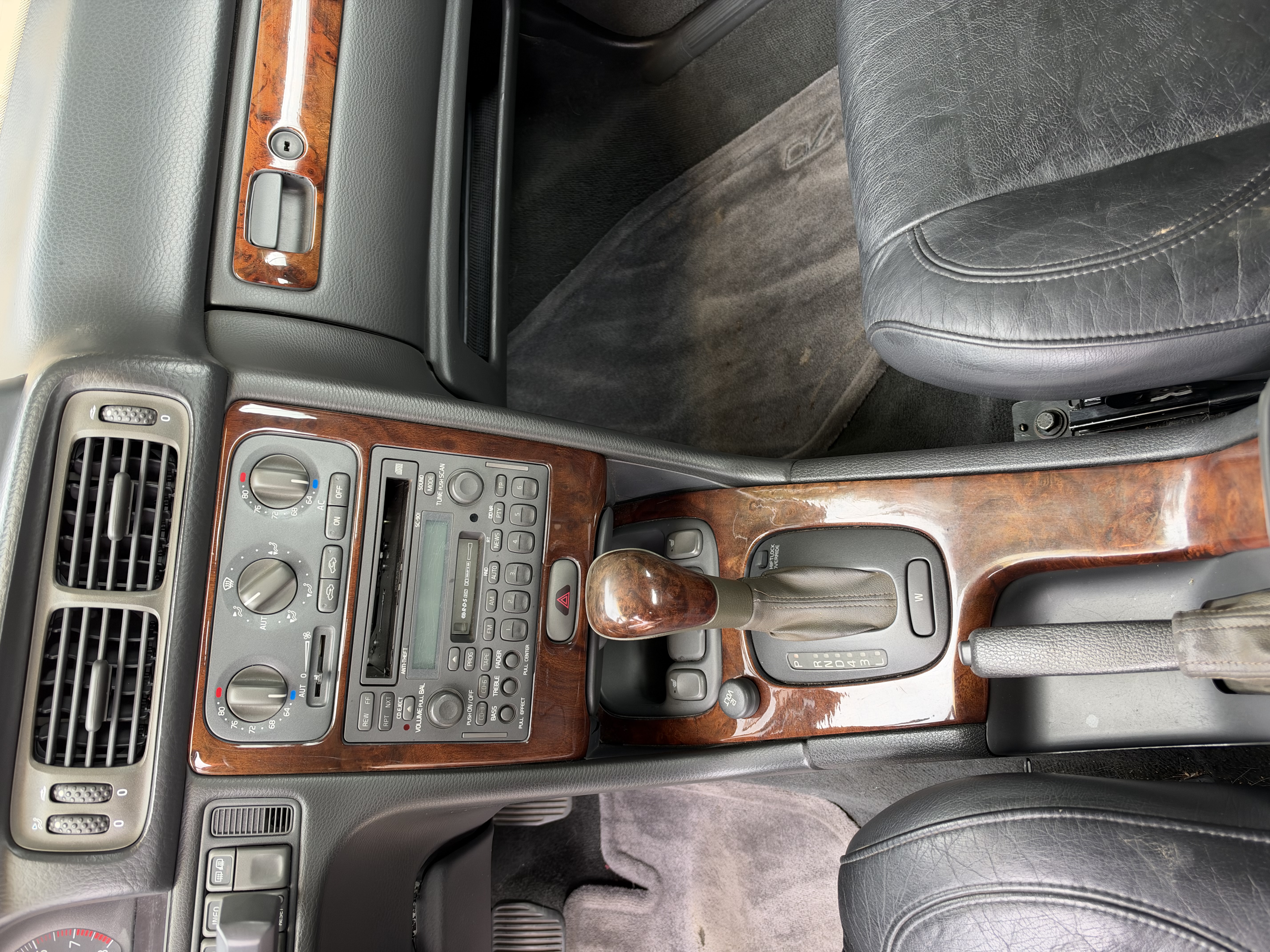 Used 2001 Volvo C70 HT FWD image 30