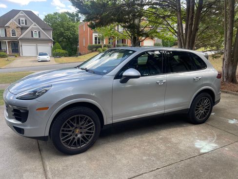 Used 2018 Porsche Cayenne Platinum Edition AWD/4WD image 1