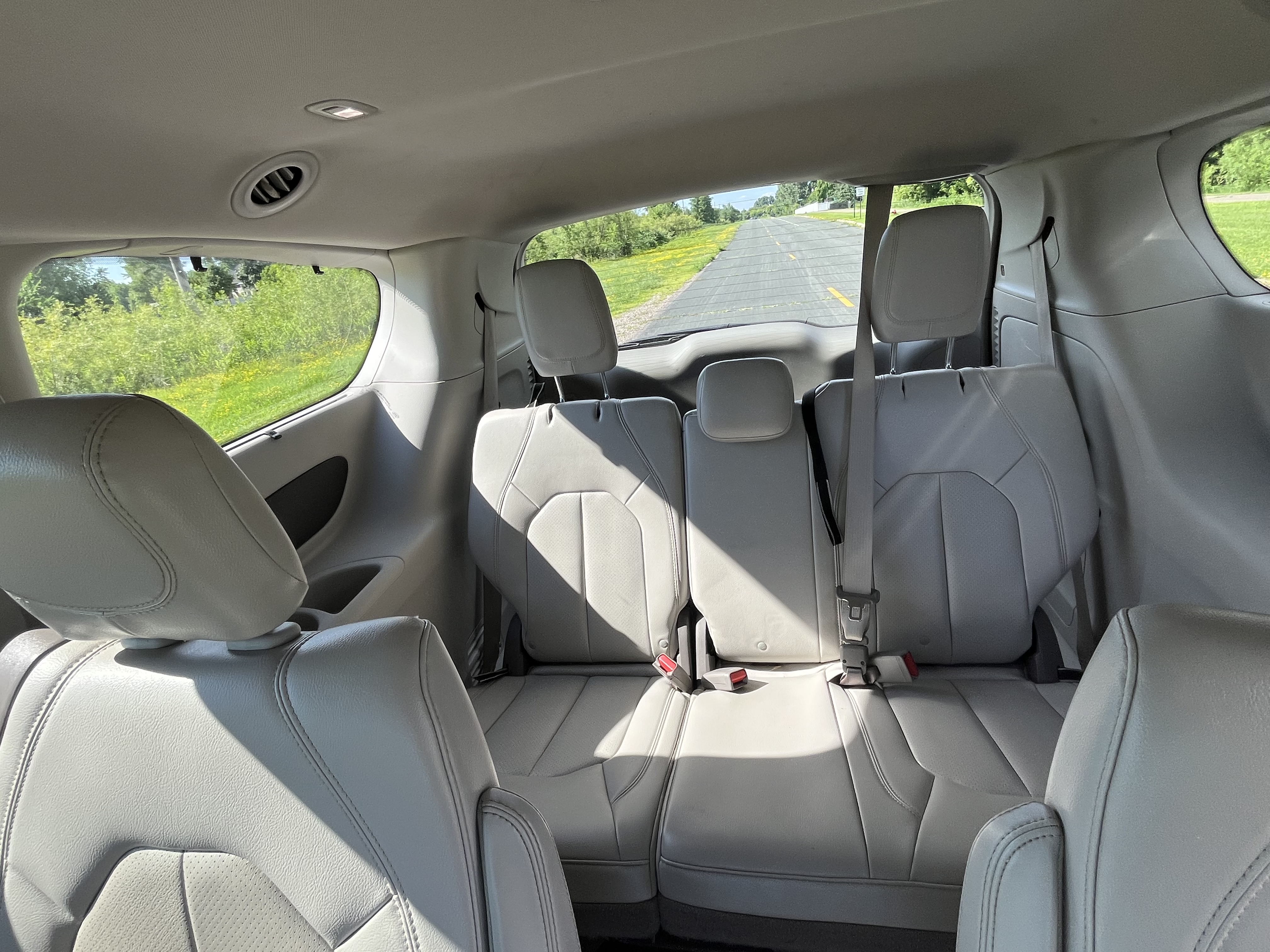 Used 2021 Chrysler Pacifica Touring-L w/ Uconnect Theater Family Group AWD/4WD image 21