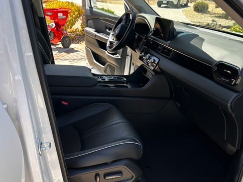 Used 2023 Honda Pilot Elite image 13