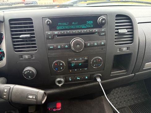 Used 2010 GMC Sierra 1500 SLE w/ Power Pack Plus image 13