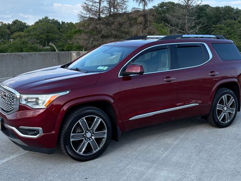 Used 2017 GMC Acadia Denali w/ Technology Package AWD/4WD image 1