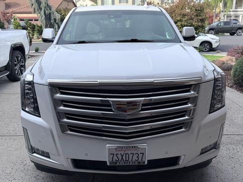 Used 2016 Cadillac Escalade Platinum image 1