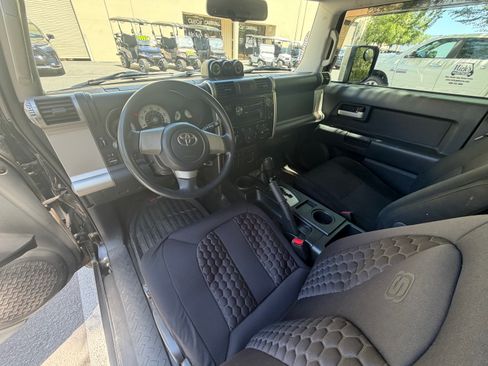 Used 2010 Toyota FJ Cruiser 4WD image 12