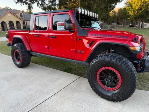 Used 2020 Jeep Gladiator Rubicon image 2
