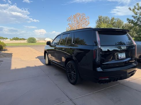 Used 2023 Cadillac Escalade V w/ LPO, ONYX Package image 4