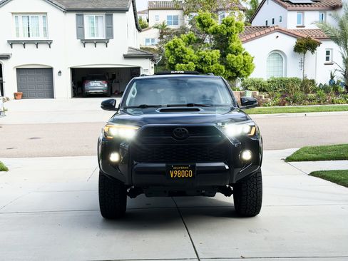 Used 2017 Toyota 4Runner TRD Off-Road Premium image 9