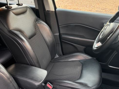 Used 2018 Jeep Compass Latitude image 11