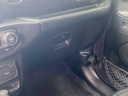 Used 2020 Jeep Wrangler Unlimited Sahara AWD/4WD image 23