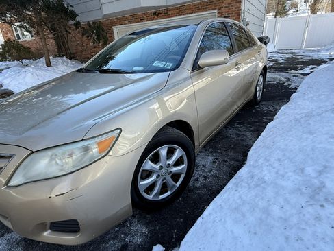 Used 2011 Toyota Camry LE w/ LE Extra-Value Pkg image 8