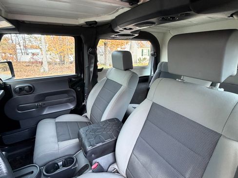 Used 2009 Jeep Wrangler X image 10