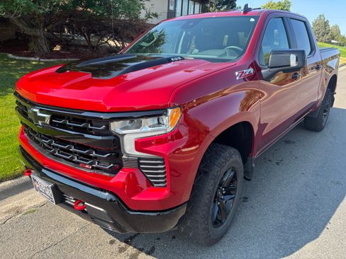 Used 2023 Chevrolet Silverado 1500 LT Trail Boss w/ LT Trail Boss Premium Package AWD/4WD image 2