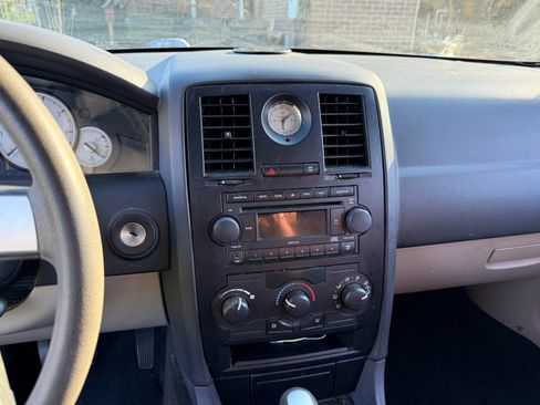 Used 2006 Chrysler 300 image 10