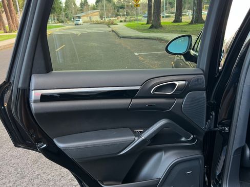 Used 2014 Porsche Cayenne Platinum Edition image 29