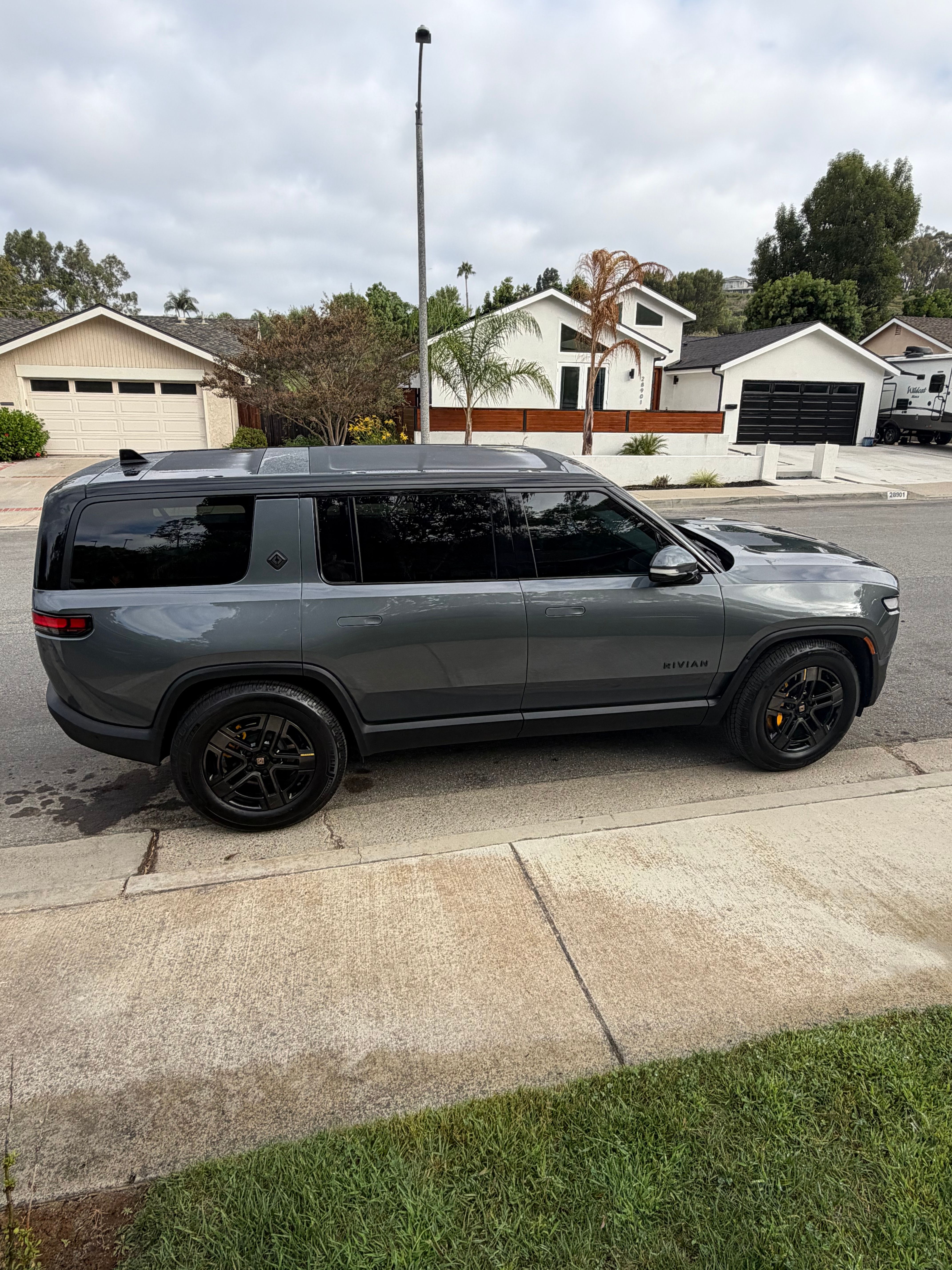 Used 2023 Rivian R1S Adventure Quad AWD/4WD image 15
