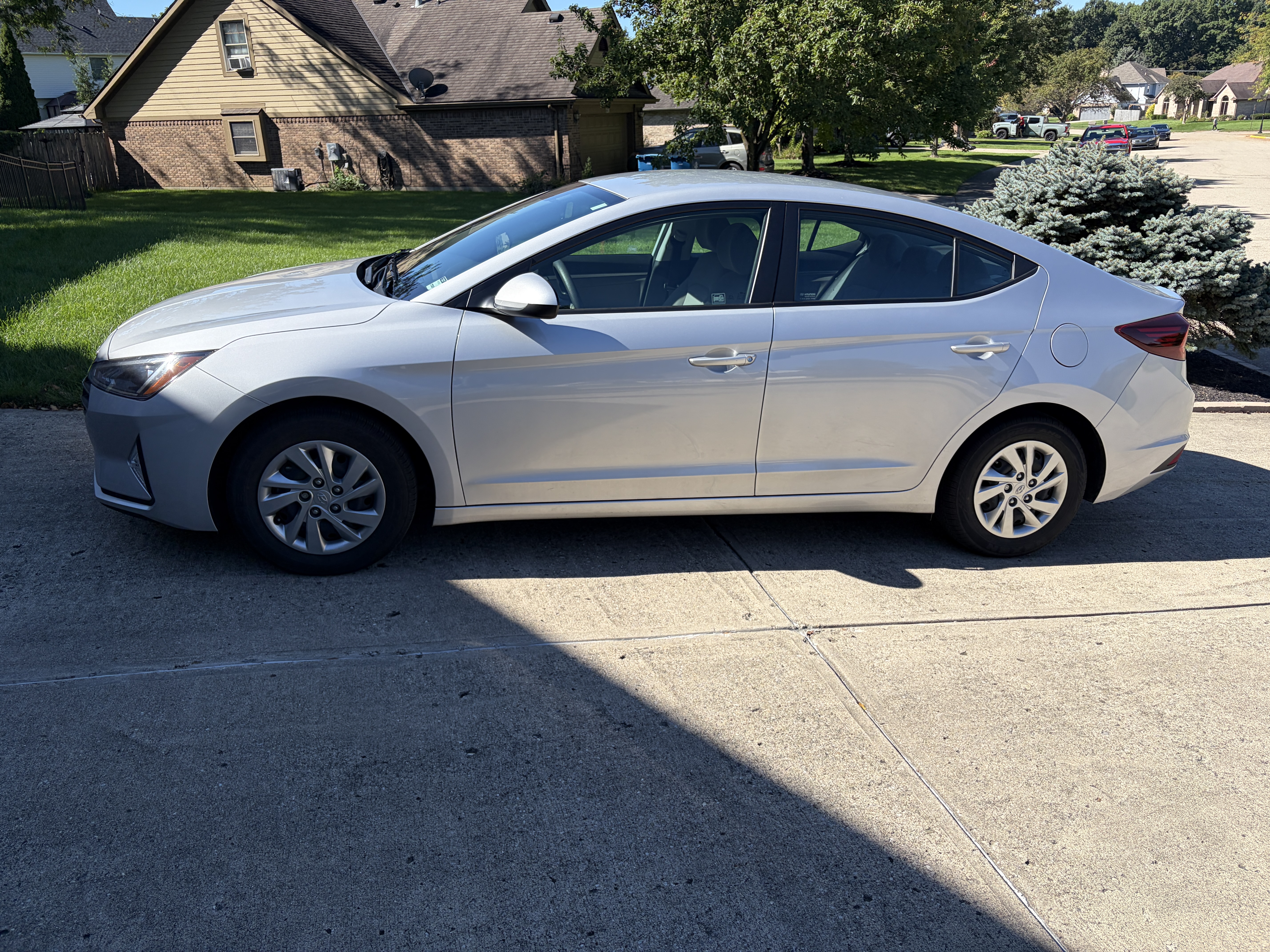 Used 2019 Hyundai Elantra SE FWD image 4
