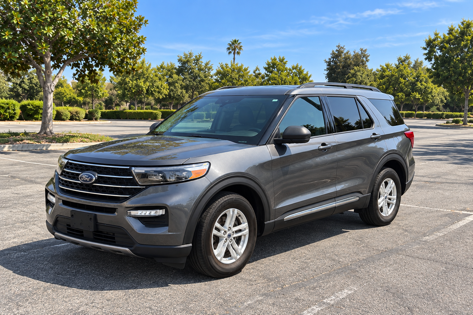 Used 2023 Ford Explorer XLT w/ Equipment Group 202A RWD image 1