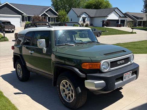 Used 2013 Toyota FJ Cruiser 4WD w/ Convenience Pkg image 4