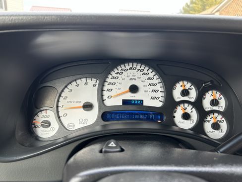 Used 2005 Chevrolet Silverado 2500 LS w/ Snow Plow Prep Package image 5