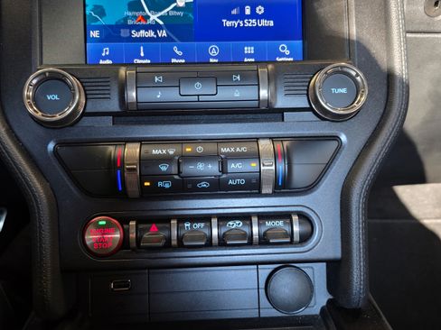 Used 2020 Ford Mustang Shelby GT500 w/ Carbon Fiber Track Pack image 16