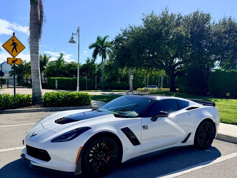 Used 2017 Chevrolet Corvette Z06 image 1