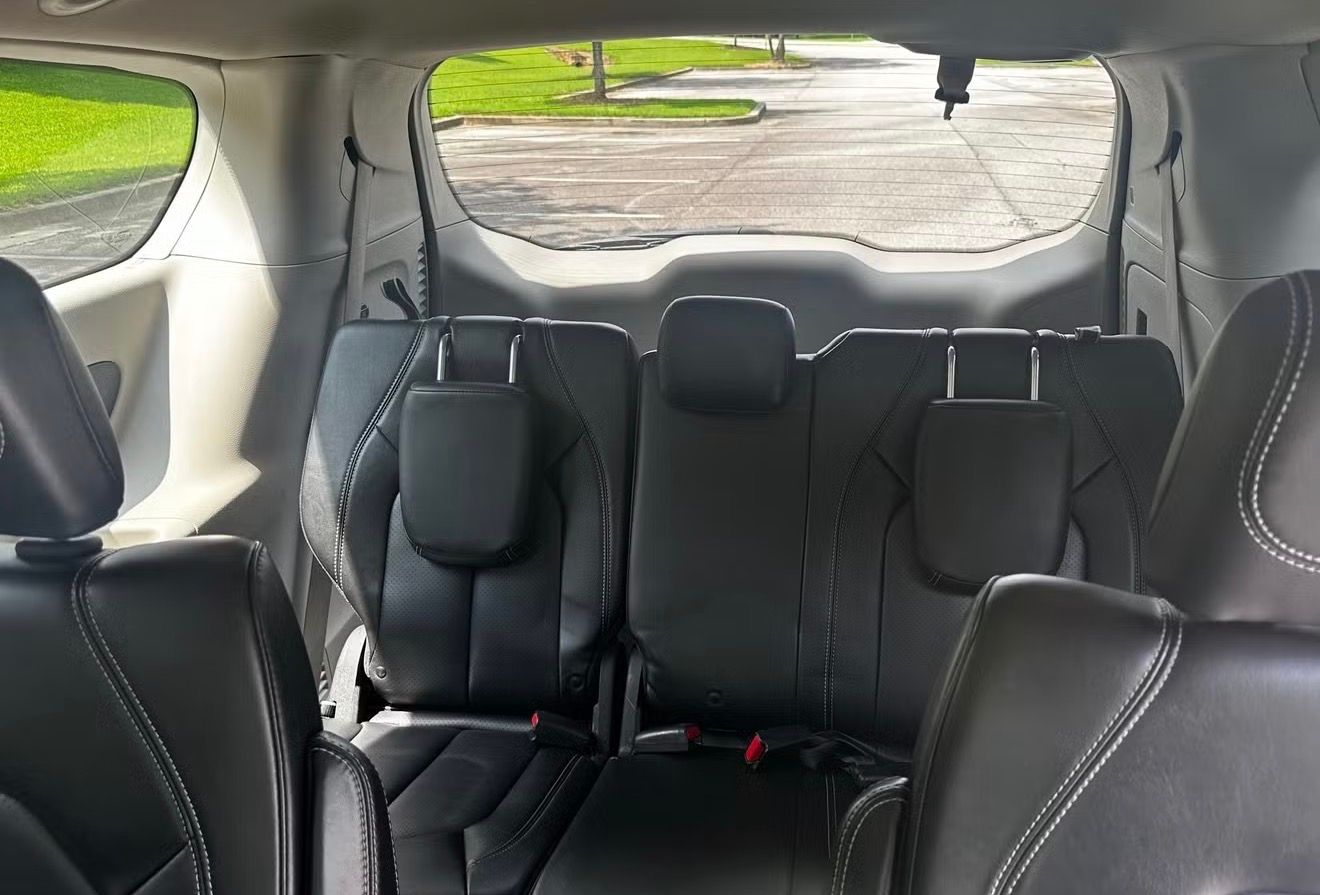Used 2021 Chrysler Voyager Lxi FWD image 12