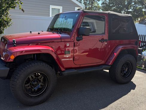 Used 2011 Jeep Wrangler Sahara AWD/4WD image 11