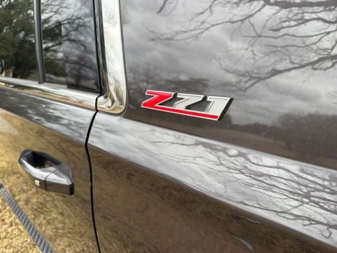 Used 2017 Chevrolet Suburban LT image 6