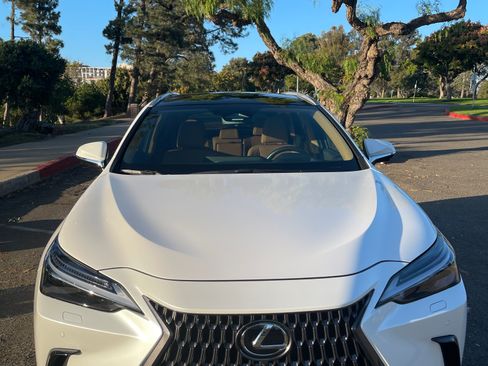 Used 2025 Lexus NX 300h AWD w/ Luxury Package image 2