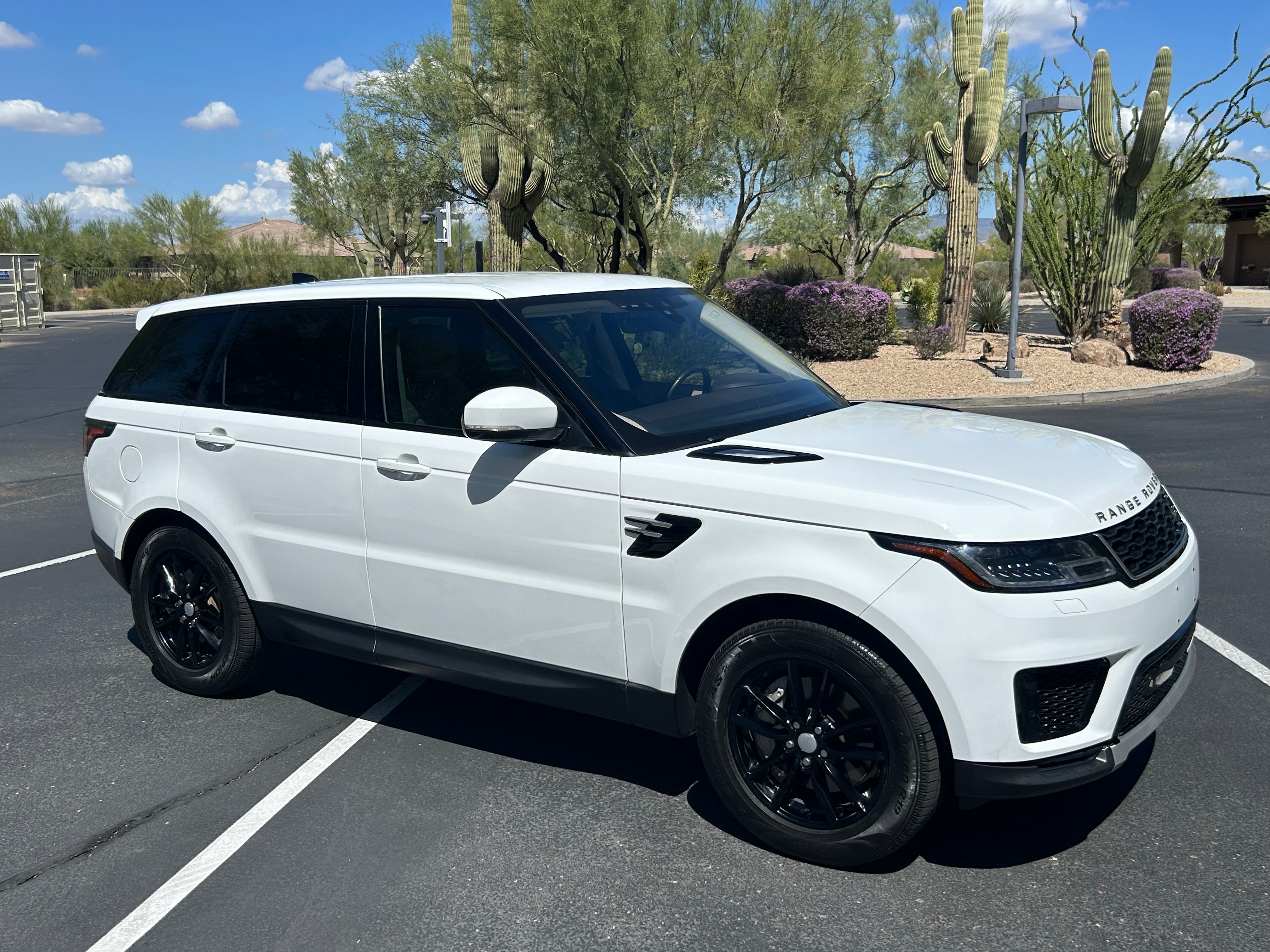 Used 2019 Land Rover Range Rover Sport SE AWD/4WD image 2