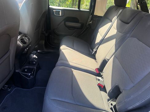 Used 2018 Jeep Wrangler Unlimited Sport S AWD/4WD image 20