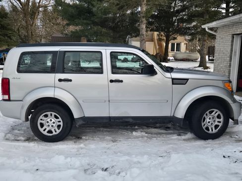 Used 2011 Dodge Nitro SE image 2