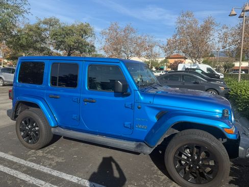 Used 2021 Jeep Wrangler Unlimited Sahara w/ Cold Weather Group image 5