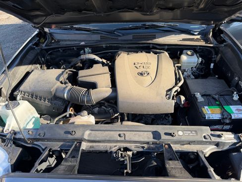 Used 2017 Toyota Tacoma TRD Off-Road w/ Tow Package (A/T) image 13