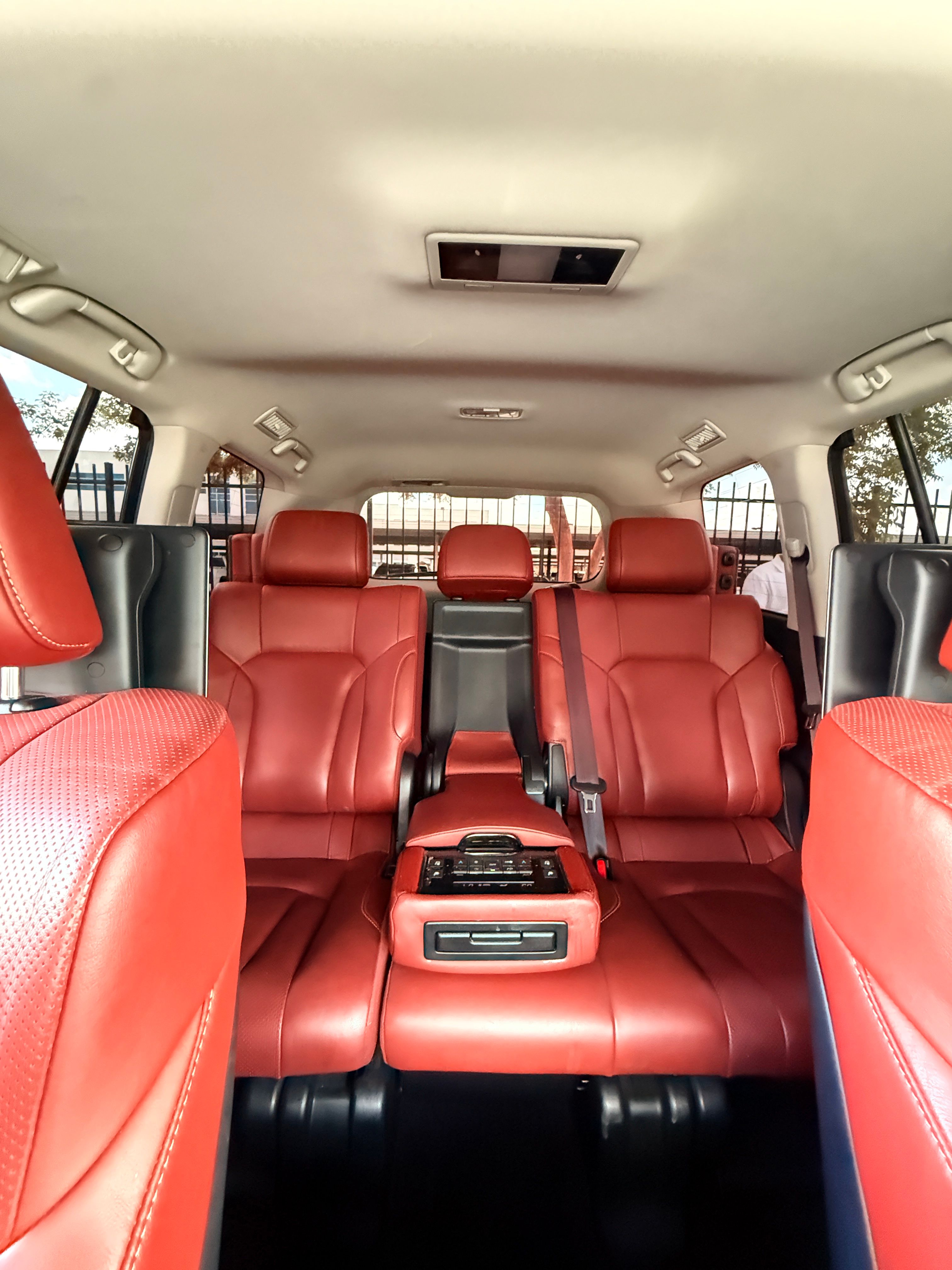 Used 2017 Lexus LX 570 4WD image 10