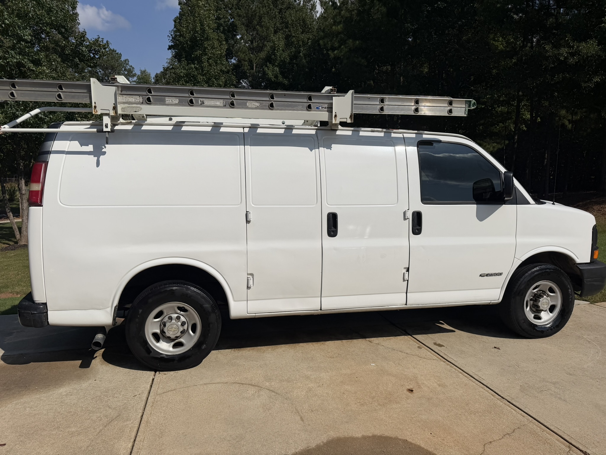 Used 2006 Chevrolet Express 2500 RWD image 1