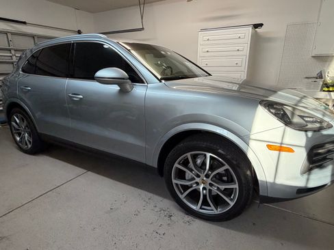 Used 2020 Porsche Cayenne AWD/4WD image 16