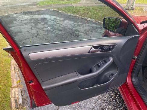 Used 2017 Volkswagen Jetta S image 16